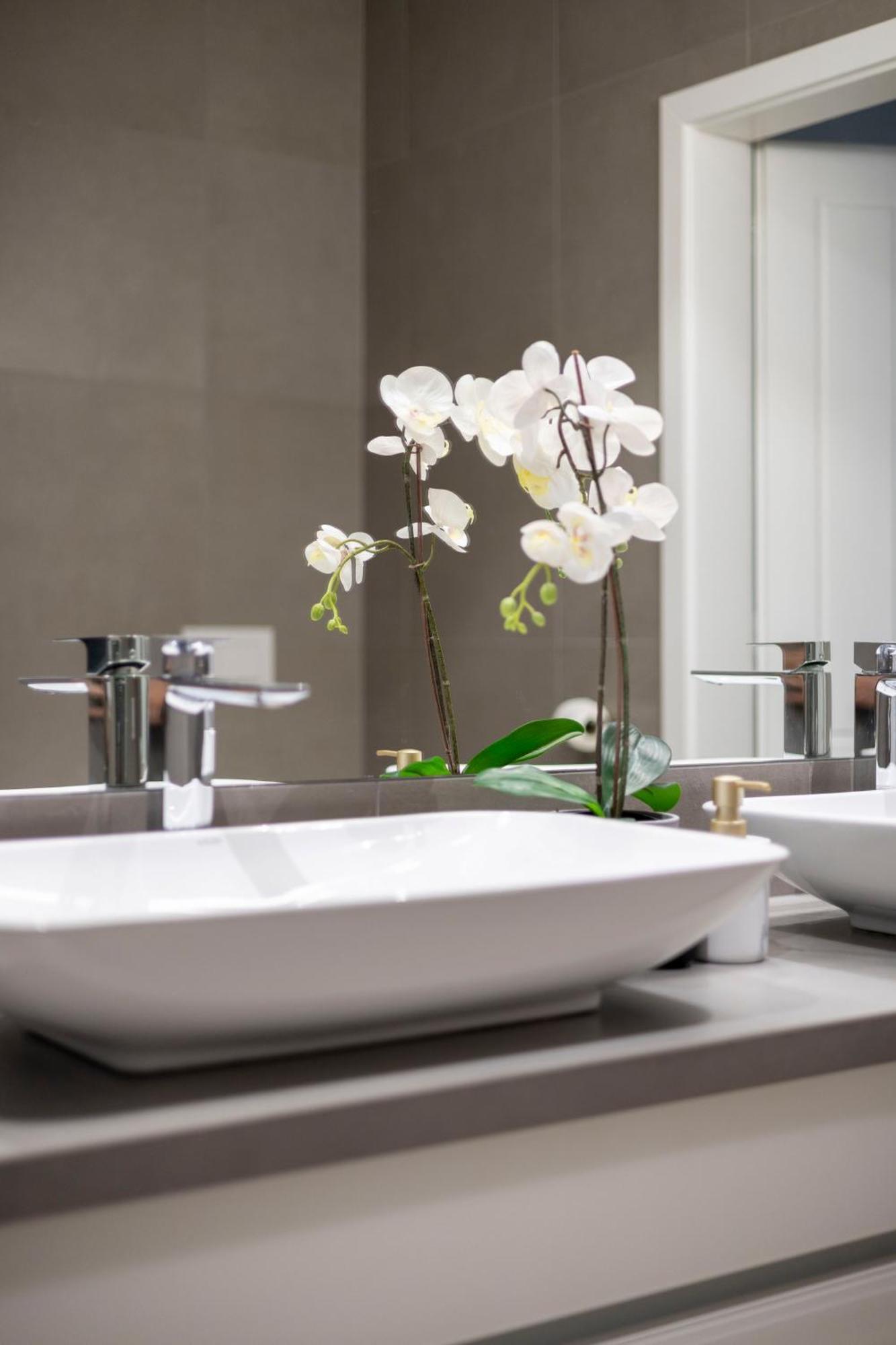 Stylish & Spacious Central Suite By Prestige Homes Budapest Exteriör bild